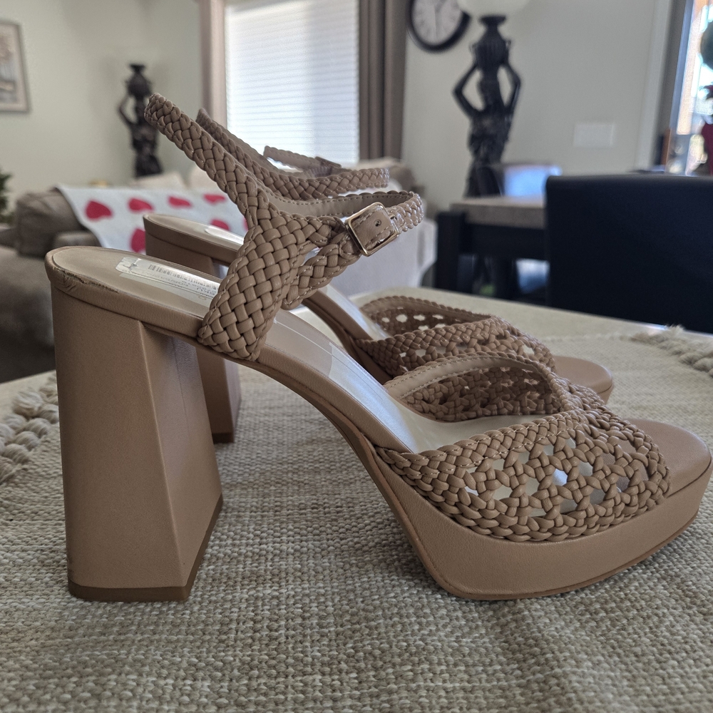 Peyten Wide Heels Cafe Woven Stella.    Size 10